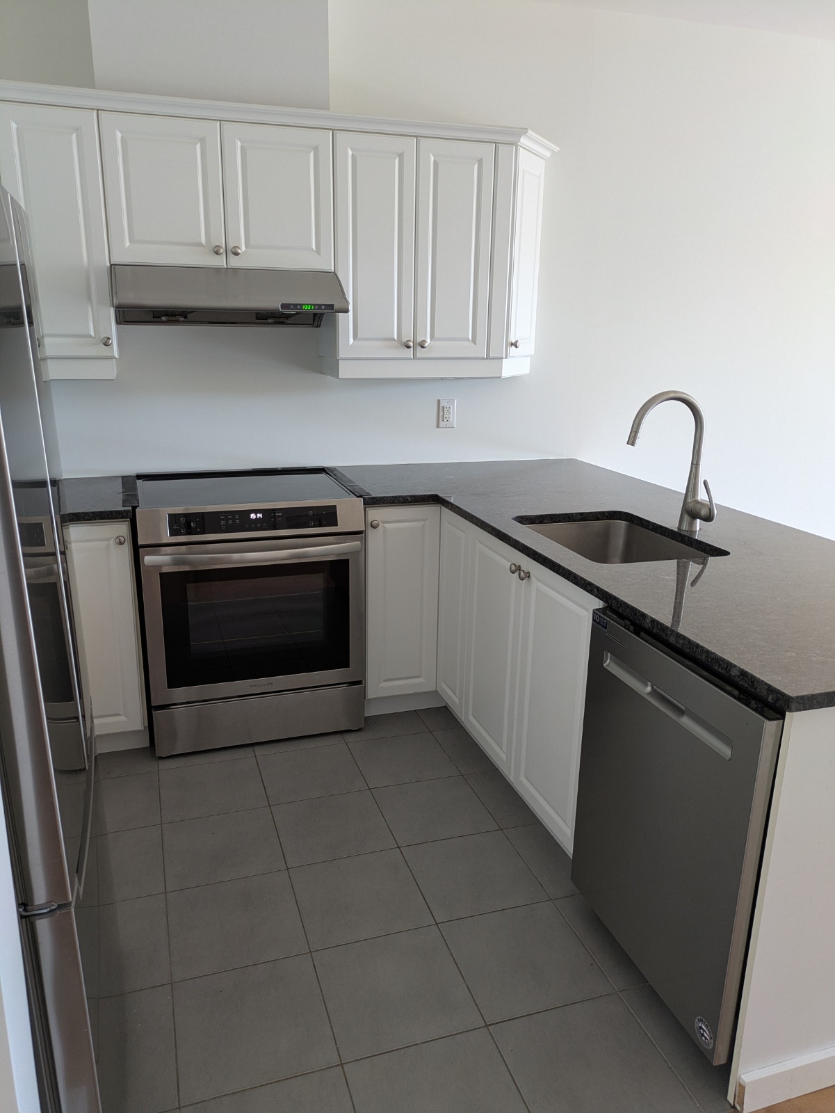 Superbe 4½ lumineux – Villeray – À 6 min du métro Jarry – — photo 2