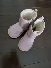 BabyGap snow shoes toddler girls (size 7)