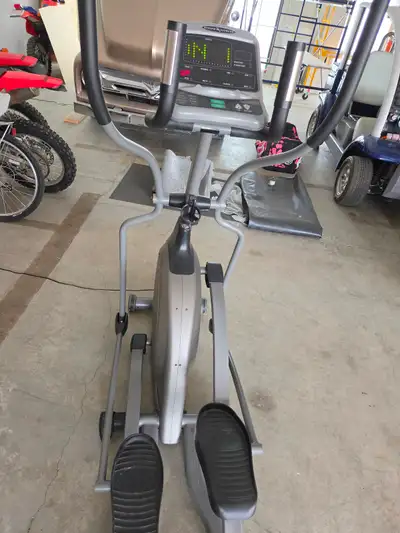 Vision X6200 Folding Elliptical Commercial grade elliptical trainer, hardly used (I preferred my spi...