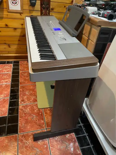 YAMAHA DGX-640 88 Key Electric Grand Piano(Stand Included), View more