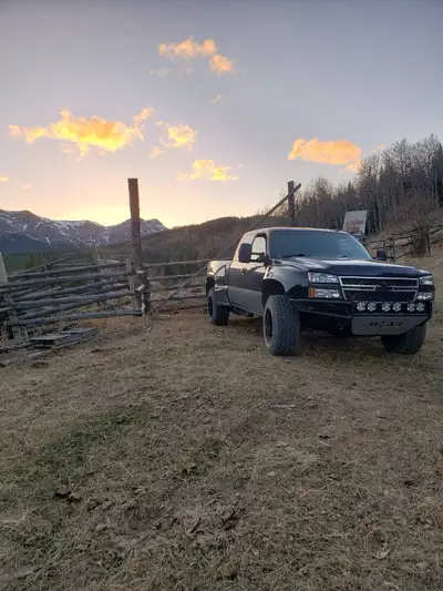 20000$ price is firm. 2004 chevy silverado 1500 z71 prerunner. 4x4 352513km on the truck Fully loade...