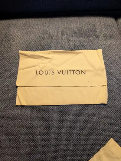 Louis Vuitton medium/small linen cloth dust bag. Authentic. Perfect condition. W 30.3cm / L 19.5. pi...