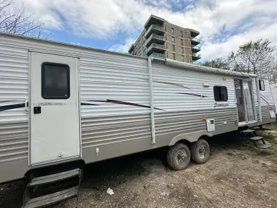 2009 two Bedroom 37 foot long rear, private queen bedroom bunk room located up front Centre kitchen...