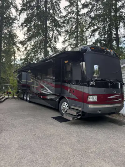 Immaculate condition and no expense spared on maintenance, 63,000 miles. 40 ft tag with 10 bag suspe...