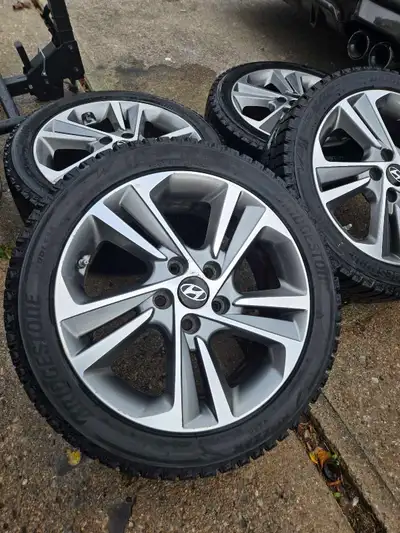 Selling a beautiful and stunning looking set of Hyundai OEM rims. With Bridgestone BLIZZAK winter ti...