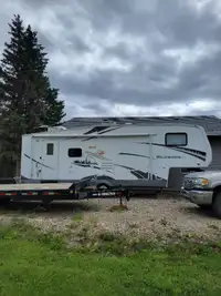 29' 5th Forest River 5th Wheel 2 slides