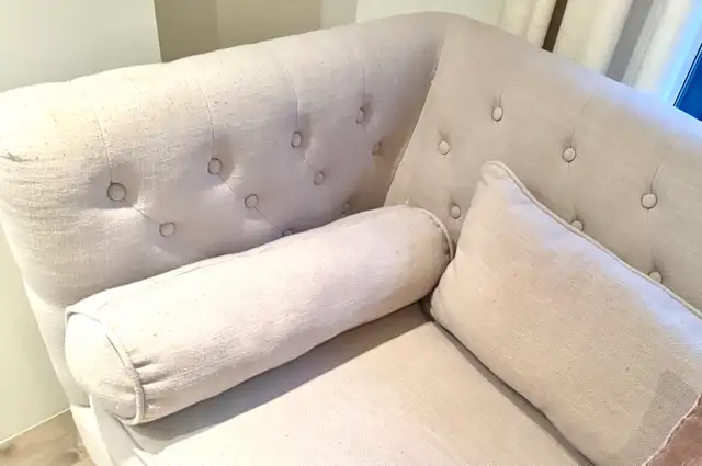 Classic button tufted tuxedo couch in Couches & Futons in City of Toronto - Image 3