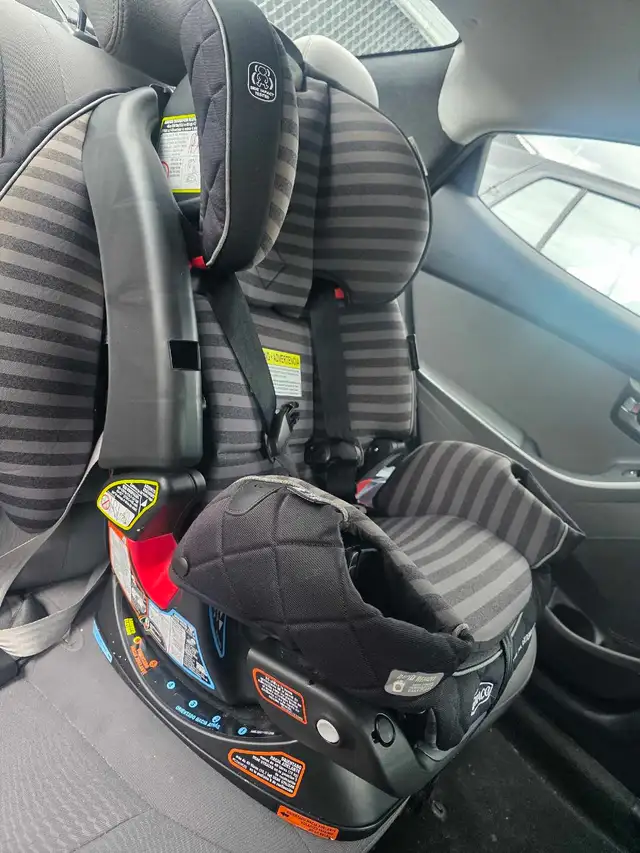 Graco 4Ever dlx Extend2fit car seat in Strollers, Carriers & Car Seats in Mississauga / Peel Region - Image 2