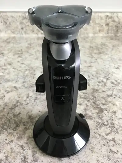 Only used twice. Well-maintained and oiled. Can shave wet or dry. Please message if you have any que...