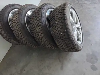 235/55R19 Maxxis like new winter tires on Audi Q5. Rims of a 2019 call or text 519 581 7422