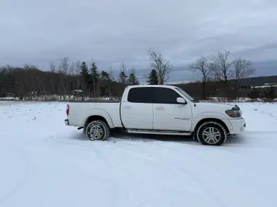 Selling a Florida Toyota Tundra Limited 4 door crew cab, cloth interior no sunroof, all original, be...