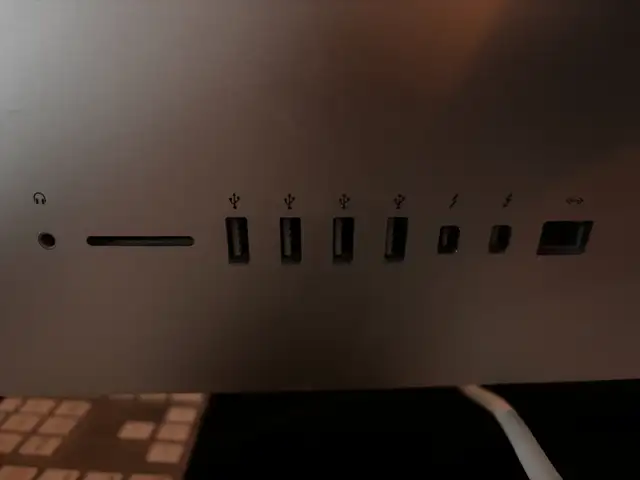 21.5" iMac - 1TB, 16MB RAM Running Catalina in Desktop Computers in Edmonton - Image 3