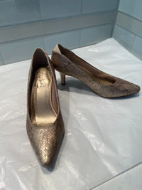 Stylish Soft System Pumps Size 7.5