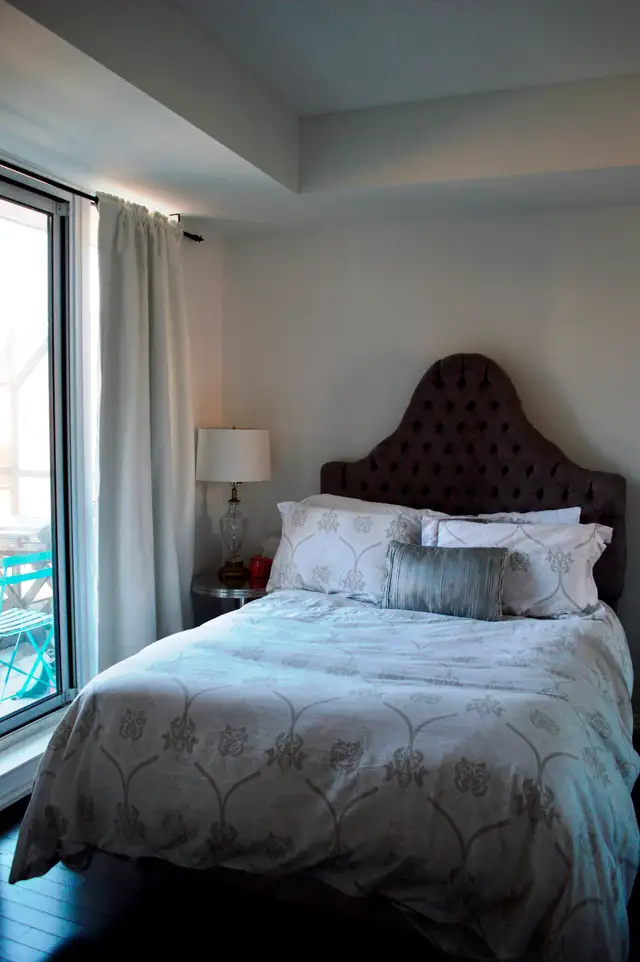 1 Bed + Den Condo in the Heart of Downtown Toronto - Hayden St in Long Term Rentals in City of Toronto - Image 9