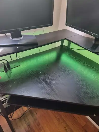 pc desk/gaming desk, View more