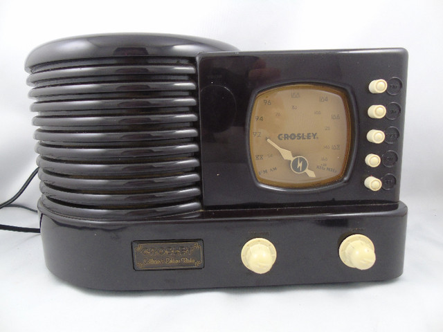 Vintage Retro Crosley Working Radio and Cassette Player date 80s in General Electronics in Bedford - Image 3
