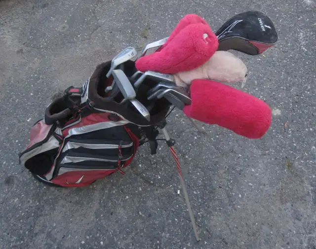 LADIES RH Full 14 Golf Club Set, Nike Ultralight Bag WOMENS in Golf in Sudbury - Image 2