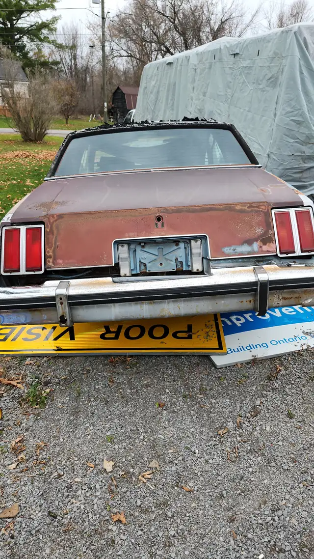 1979 Cutlass Calais parts car with T Bar roof in Classic Cars in Belleville - Image 4