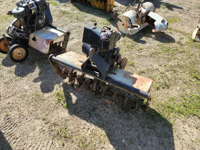 Garden tractor 3 point tillers (tow behind)8hp (sears suburban) in Lawnmowers & Leaf Blowers in Winnipeg - Image 5