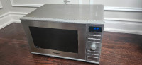 Clean stainless steel Panasonic microwave (1.2 cubic ft)