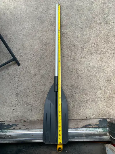 48in single paddle/oar, good condition no cracks or bends.