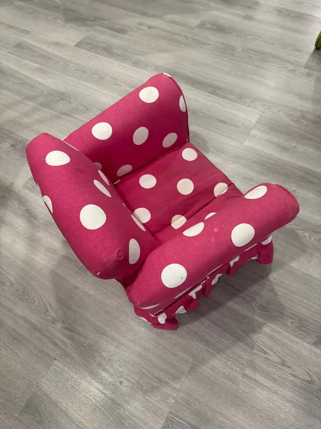 Kids Toddler Armchair – Pink Polka Dot – Clean - Free in Feeding & High Chairs in Markham / York Region - Image 4
