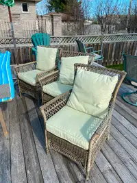 6 lawn chairs with pads