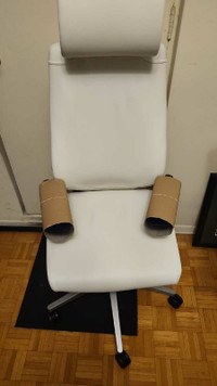Brand New!!! 2023 STEELCASE GUESTURE Chair For Sale!!!
