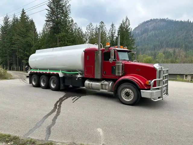 2006 Peterbilt Tridrive Tanker  in Heavy Trucks in Kamloops - Image 3