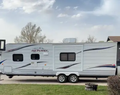 2011 Jayco flight 29ft pull behind trailer. In prestine condition, 2nd owner. Jack and Jill bunks, q...