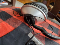 Bose TriPort Around Ear Headphones