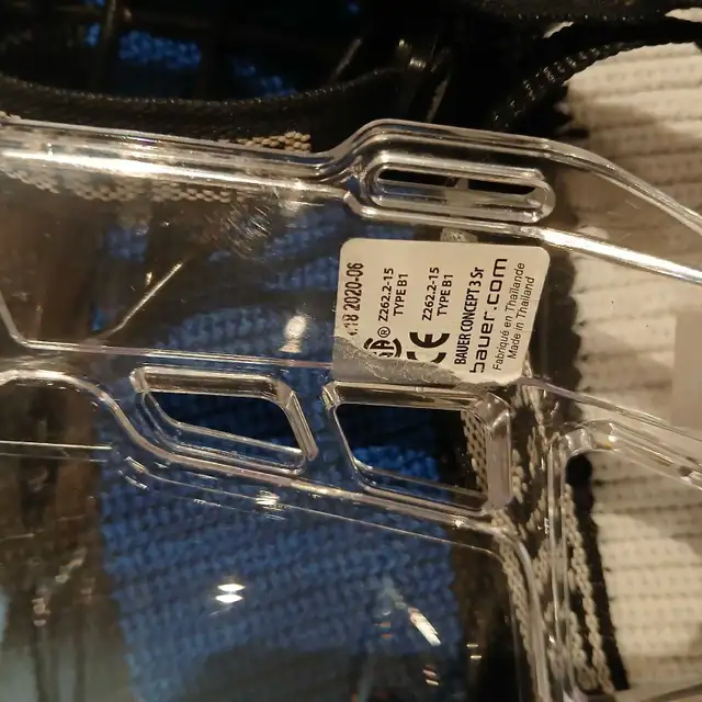 Various Hockey Visors, Cages and Socks in Hockey in City of Toronto - Image 4