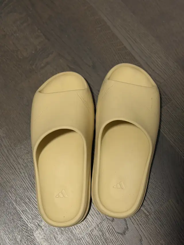 Adidas Yeezy Slides in Men's Shoes in City of Toronto - Image 3