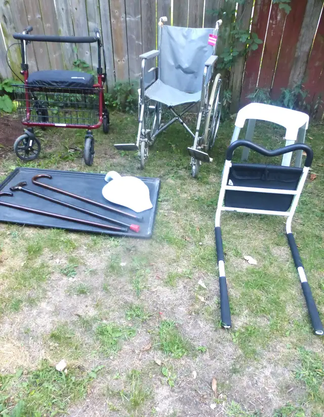 VARIOUS Furniture WIKER SHELF Wicker Table Magazine Rack Stool in Chairs & Recliners in St. Catharines - Image 11