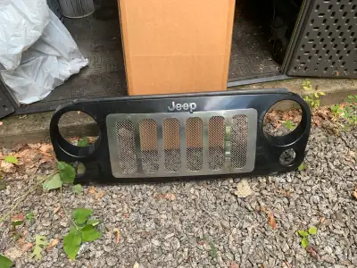 Grill pour jeep2008 à 2012 514-993-6826