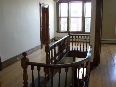 Large 3 bedroom on Douglas Avenue