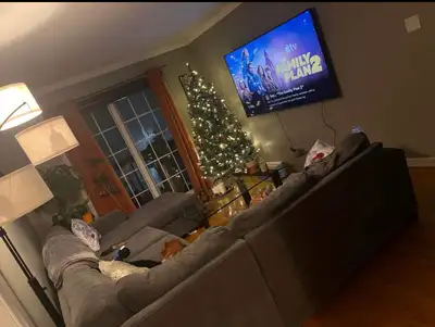 3 bedroom apartment, Description 3 bedroom top floor apartment , Adult only. There is hardwood floor...