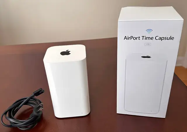 Apple AirPort Time Capsule A1470 (3TB) - Excellent Condition in Networking in City of Toronto - Image 2