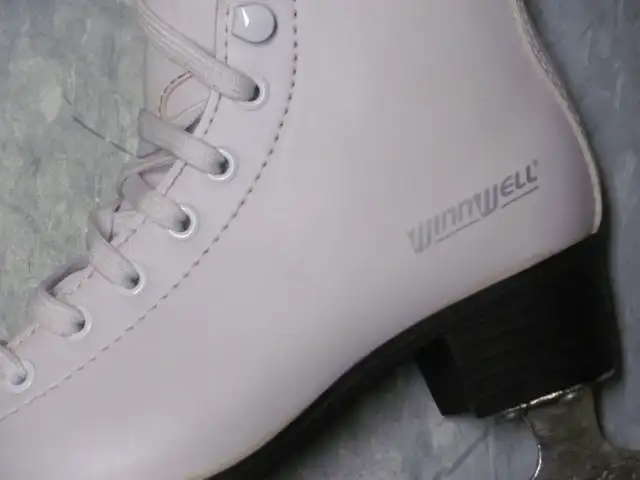 NEW WINNWELL Figure SKATES Size 10Y (Inner length 18.2cm/7.1'') in Skates & Blades in Muskoka - Image 5