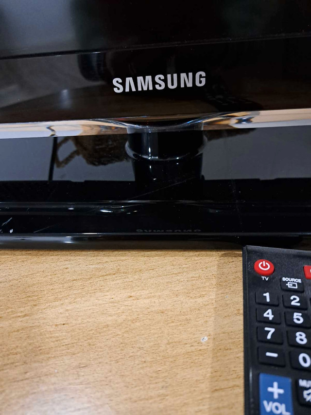 45 inch Samsung tv in TVs in Oshawa / Durham Region - Image 2