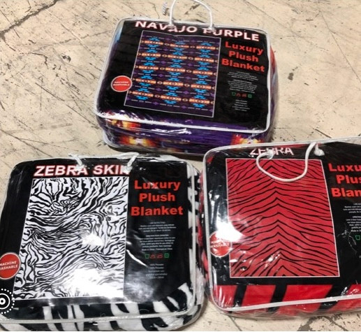 Zebra print Queen size blankets in Bedding in Winnipeg