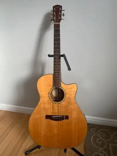 For sale, Fender acoustic-electric guitar, model GA-43SCE NAT. Case included. Excellent condition, n...