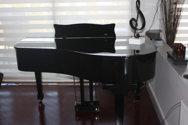 Black ADAGIO Digital baby grand piano in Pianos & Keyboards in Ottawa
