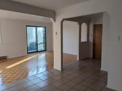Grand 4.5 à louer avec 2 portes patio