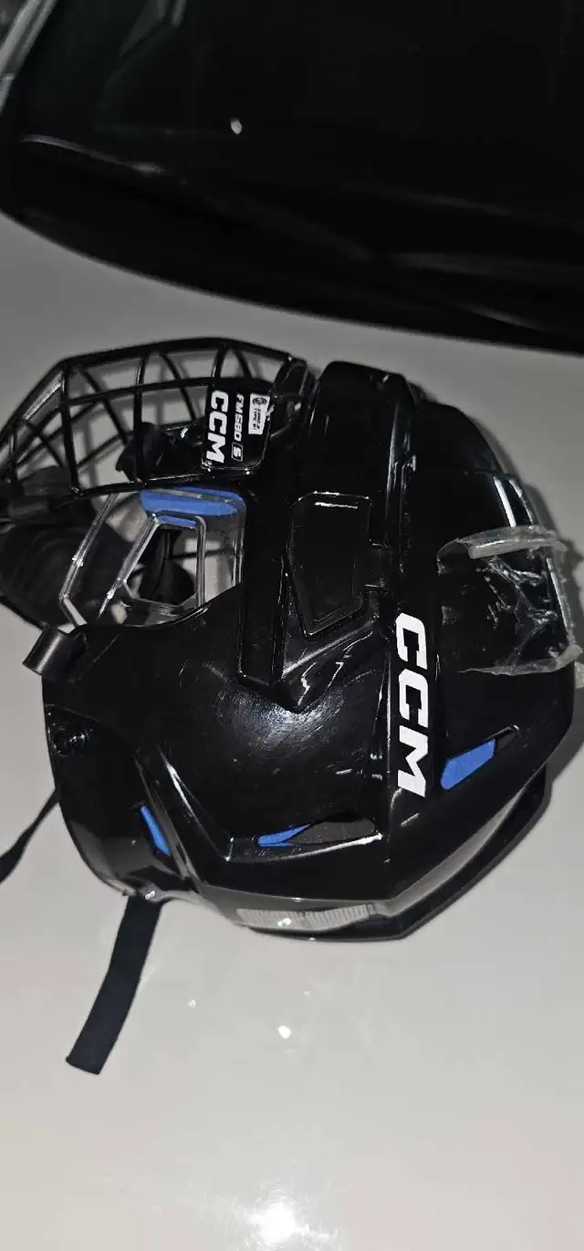 CCM Hockey Helmet in Hockey in City of Toronto - Image 3
