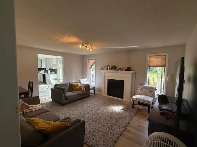 Room for rent in house for Oshawa students in Room Rentals & Roommates in Oshawa / Durham Region - Image 4