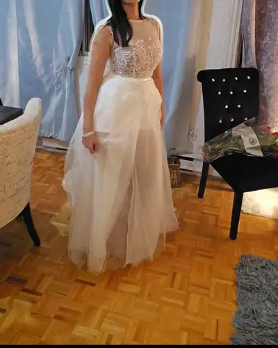 Robe de ball pr neuf coût 1500$ demande 450$, View more