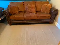Sofa style colonial