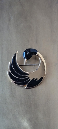 Knockout 80s Deco Black Enamel Goldtone Swan Brooch