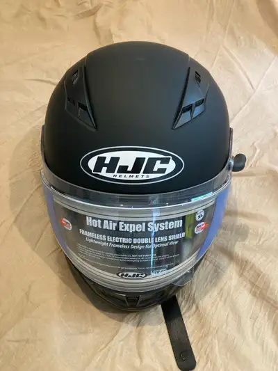 Brand New, Never worn Size XL, mate black The HJC CS-R3 Helmet features adjustable ventilation and c...